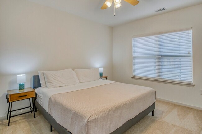 Building Photo - 8367 Coventry Ct