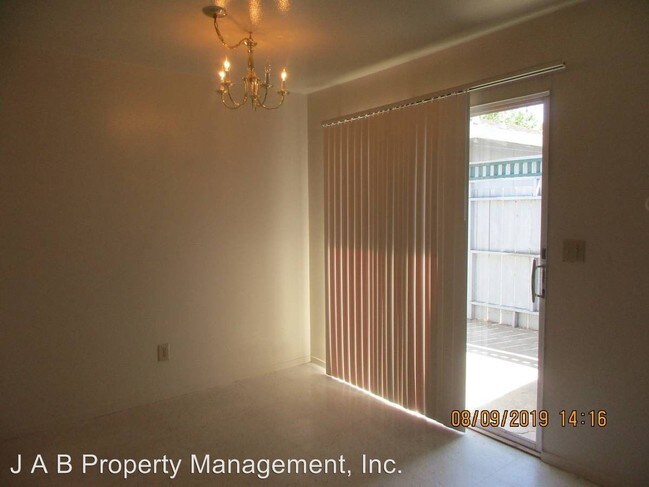 Building Photo - 218 Strathaven Way