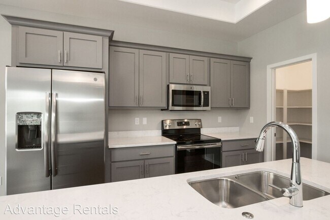 Foto del edificio - 5 br, 3 bath House - 175 Charles Drive