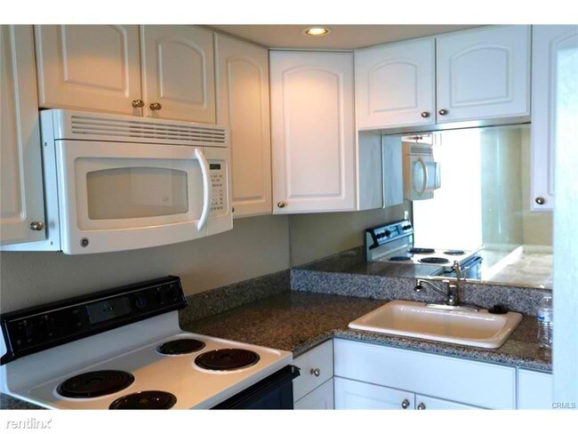 Building Photo - 609 Sleepy Hollow Ln