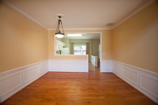 Building Photo - 452 Old Towne Dr