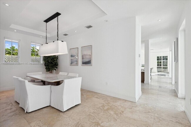 Foto del edificio - 350 Woodcrest Rd