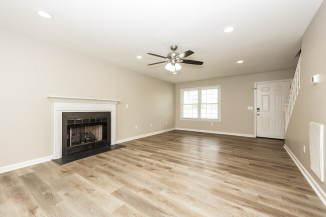 Foto del edificio - 1327 Cason Ln