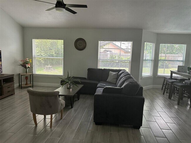 Foto del edificio - 1311 Bradwell Dr