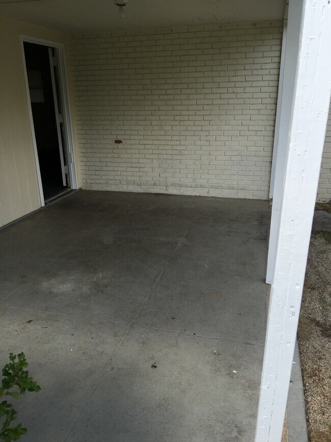 Foto del edificio - 3 Bed, 1 Bath Home