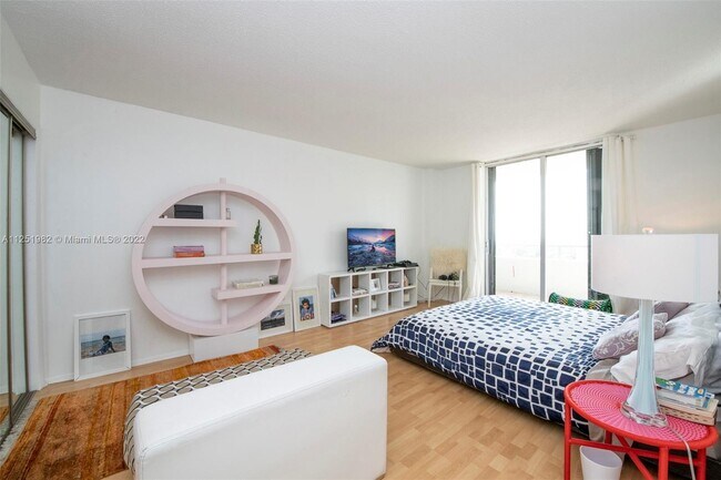 Building Photo - 5555 Collins Ave