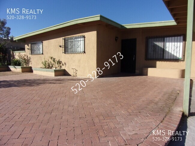 Building Photo - 707 W Acadia Dr