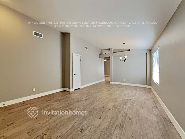 Foto del edificio - 9600 Sky Hollow Dr