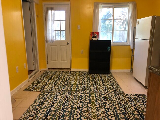 Kitchen and entrance door. - 14 Montrose Ave