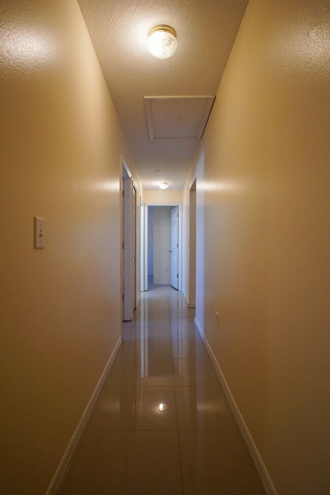 Foto del edificio - 4 bed Family Single Home Available for Rent in Davenport !!!