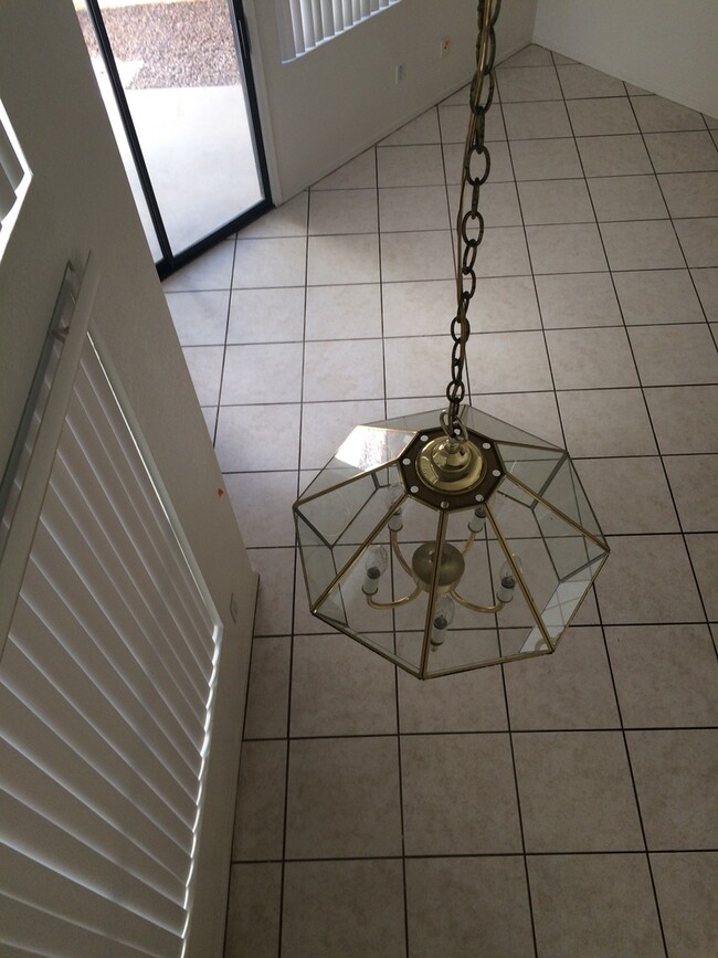 Foto del edificio - 3 bedroom 2 bath Townhouse with loft in Ch...