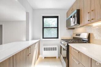 Building Photo - 2329 Hudson Terrace