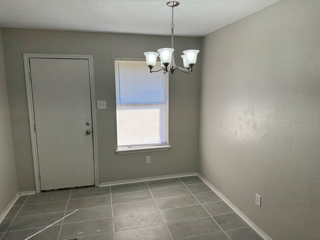 Foto del edificio - 1779 Stoneridge Dr