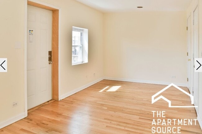 Foto del edificio - 2318 N Southport Ave