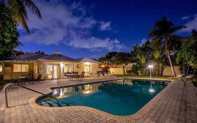 Building Photo - 1520 Seabreeze Blvd