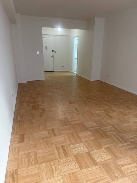 Foto del edificio - 100 W 57th St