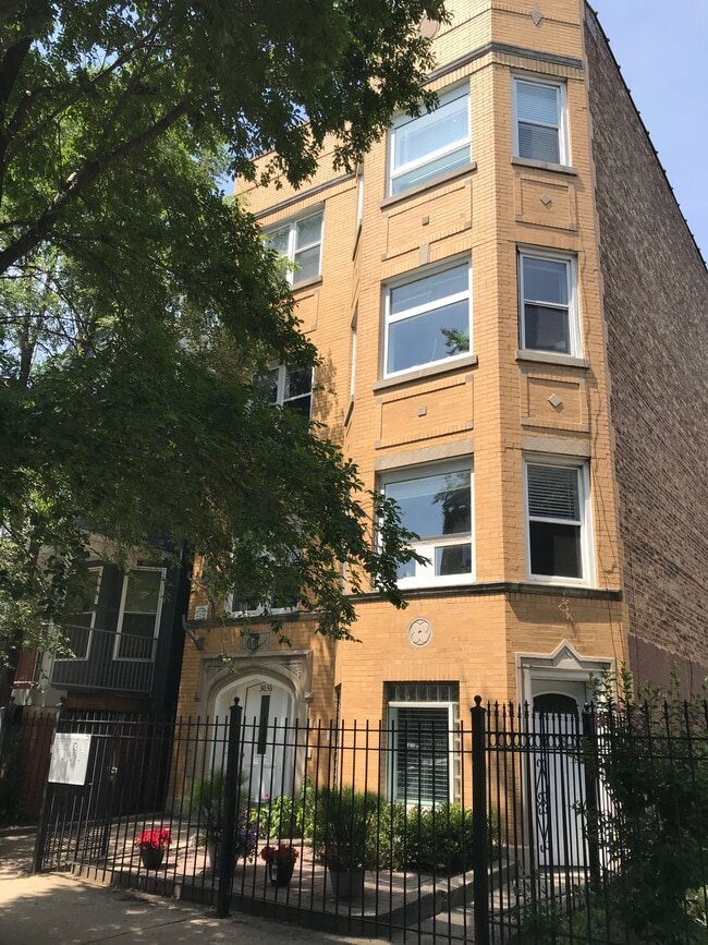Building Photo - 3636 W Shakespeare Ave