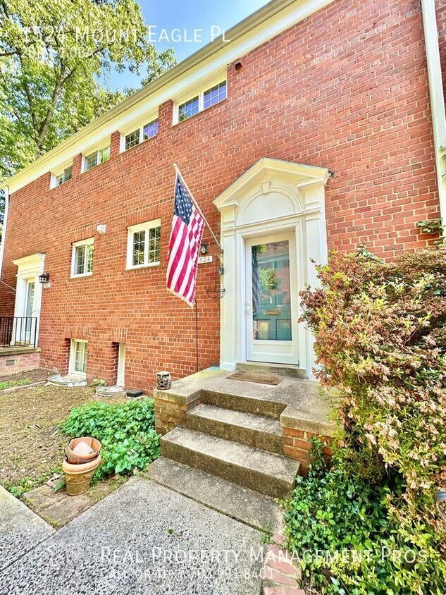 Primary Photo - Rarely available 2 level townhome in Parkf...