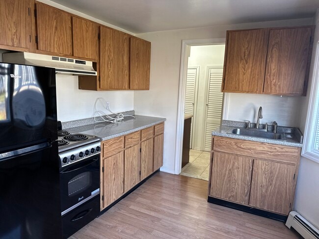 Building Photo - 743 Sandra Ave