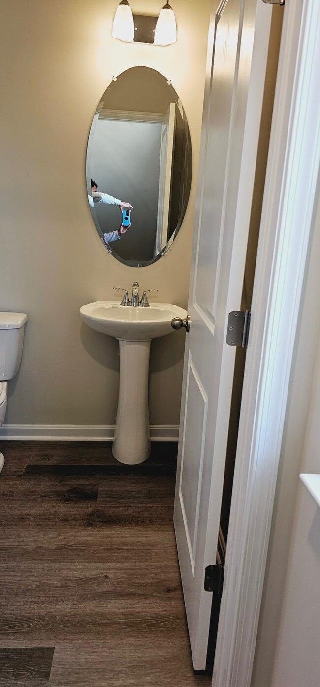 Building Photo - 2550 Hopton Ln