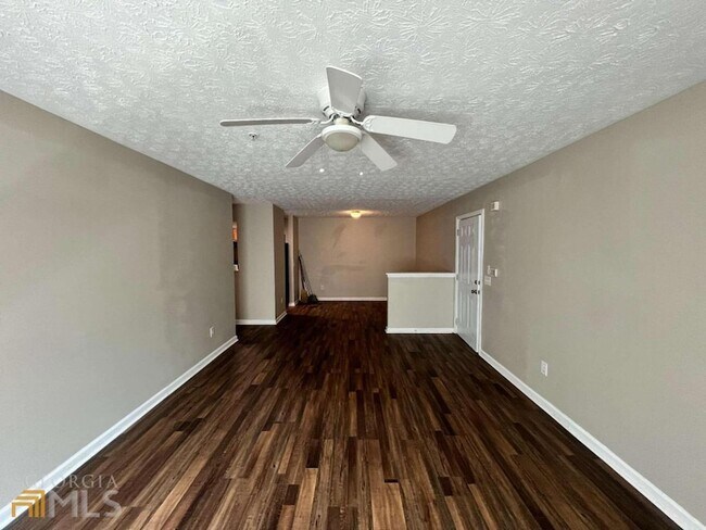 Foto del edificio - 13101 Fairington Ridge Cir