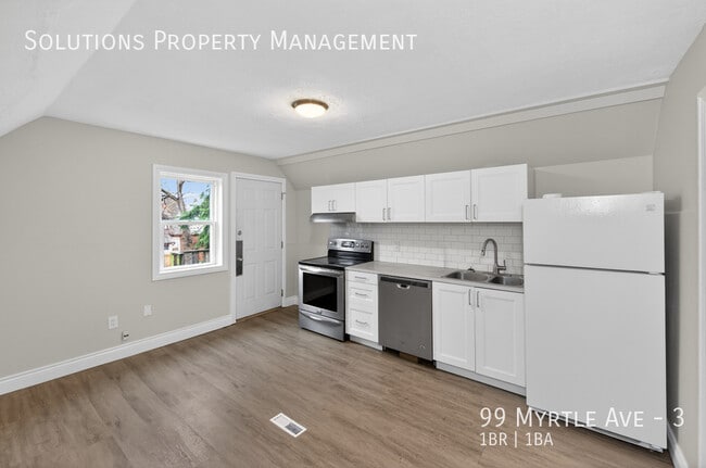 Building Photo - ***Modern 1 Bed/1 Bath Top Floor Unit**