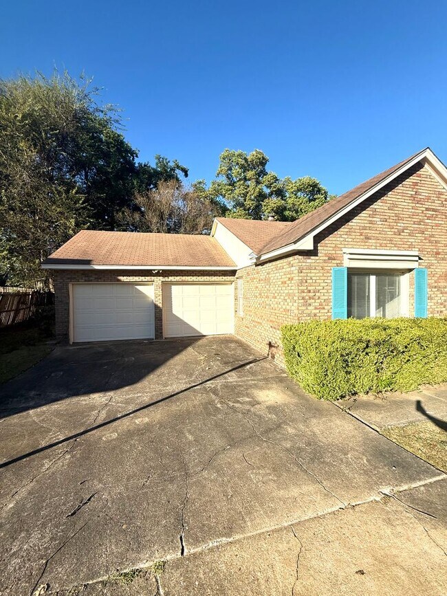 Foto del edificio - ** 4 bed 2 bath located in Woodmere Park *...