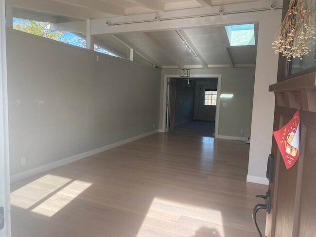 Building Photo - 916 Blazingwood Dr