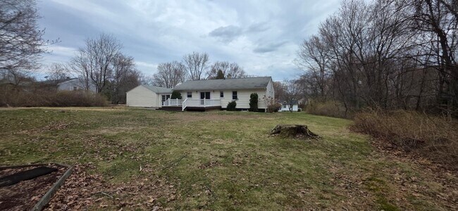 Foto del edificio - Single Family Home in Trumbull for Rent
