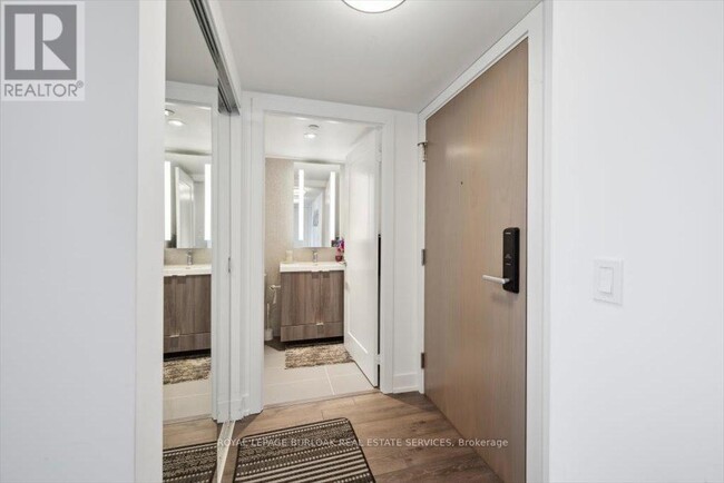 Photo du bâtiment - 585-2585 Bloor St E