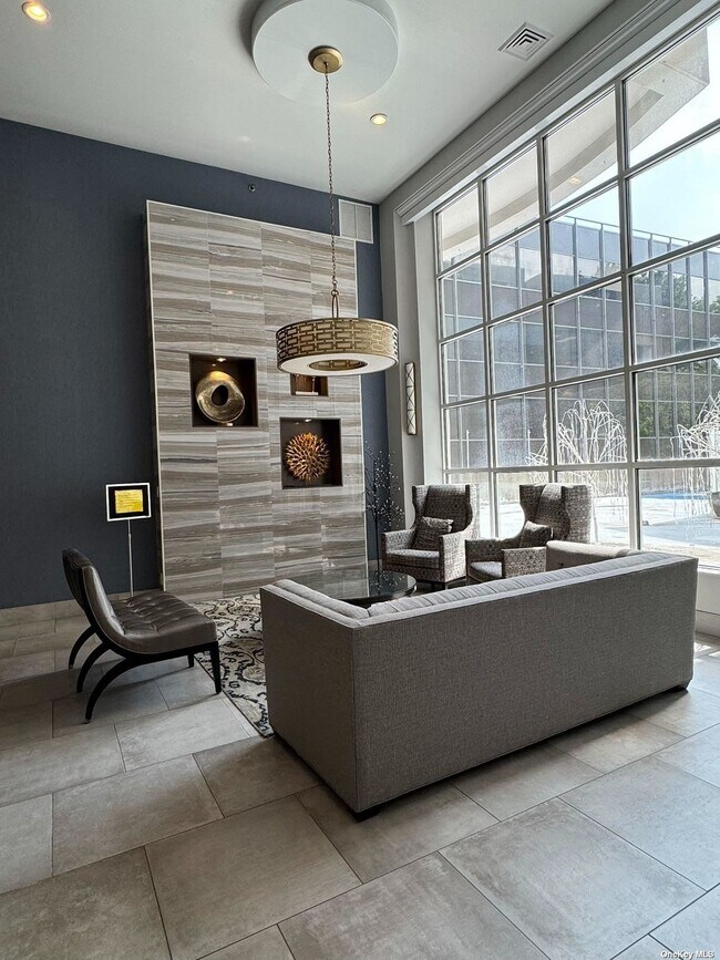 Foto del edificio - 100 Cutter Mill Rd