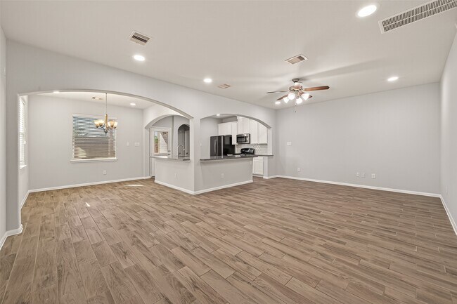 Foto del edificio - 8407 Hawthorn Vly Ln