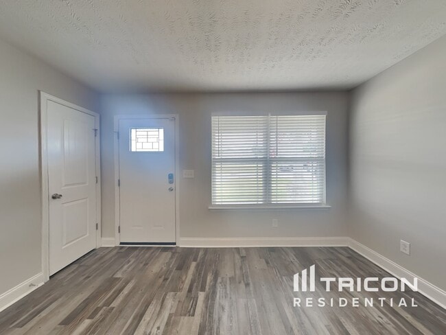 Building Photo - 1020 Berra Dr