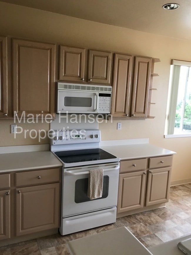 Building Photo - 1317 Moanalualani Way