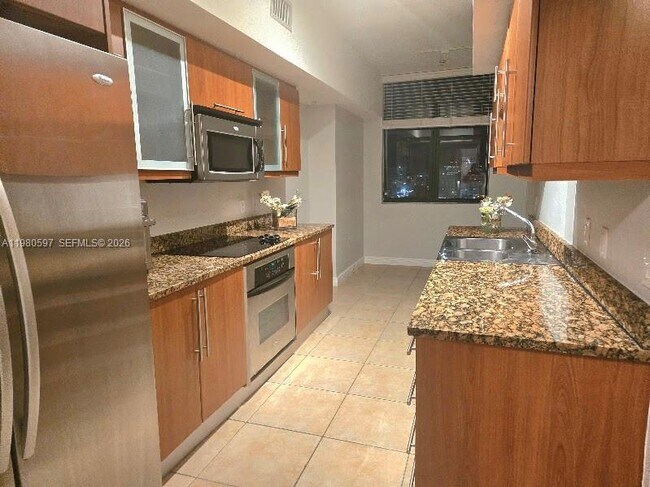 Foto del edificio - 888 Douglas Rd