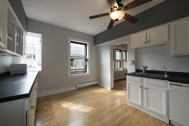 Foto del edificio - 2416 W Greenleaf Ave