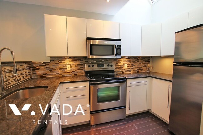 Building Photo - The Nelson 1 Bedroom Loft Rental 204-1070 ...