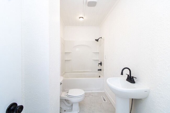 Building Photo - 203 E Vasser St