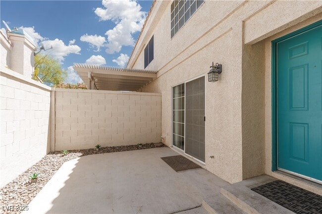 Building Photo - 1004 Sun wood Dr