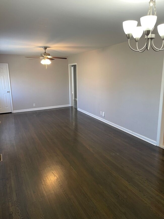 Foto del edificio - Renovated 1950's 3 Bedroom Home For Rent!