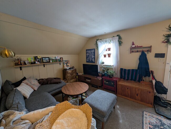 Building Photo - 73 Highland St