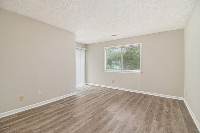 Building Photo - Fully Renovated 3BR/2BA Condo in Decatur!