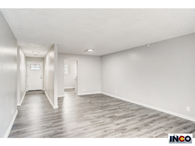 Building Photo - NEWLY UPDATED!  4 bed 2 bath ranch!