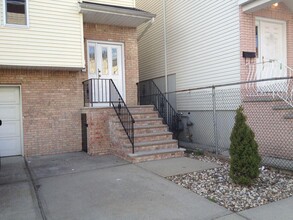 Building Photo - 335 New York Ave