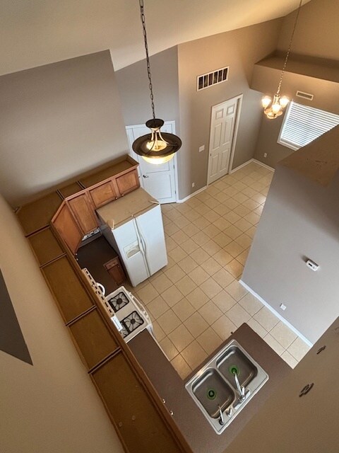 Foto del edificio - 14630 Euclid St