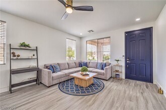 Building Photo - 10762 Flame Vine Ct