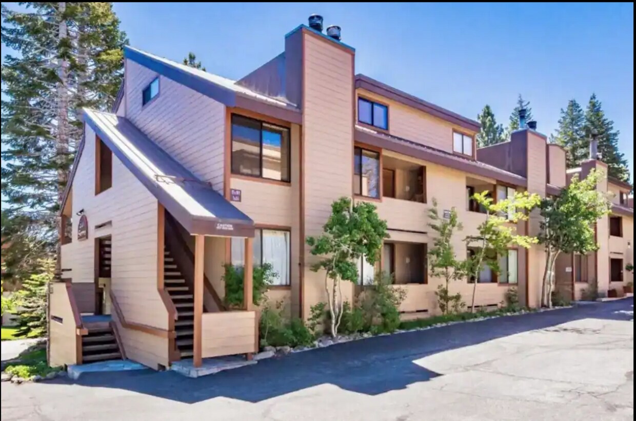 Foto principal - Stylish 2-Bed + Loft Mountain Condo in San...