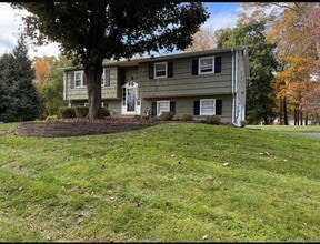 Building Photo - 7 Brentwood Dr