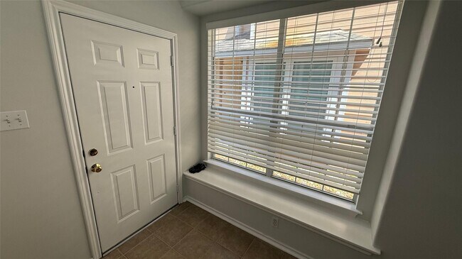 Foto del edificio - 35 Ledgestone Pl