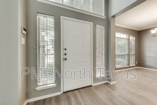 Building Photo - 10614 Memphis Dr